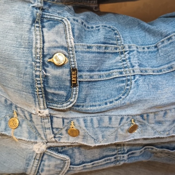 VINTAGE/ retro distressed Lee jean jacket. See measurements. Couple stains. - Picture 6 of 16